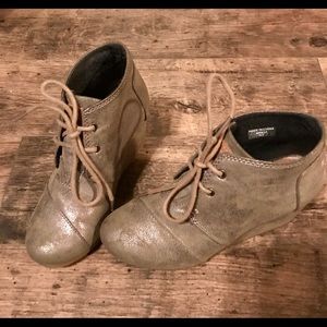 Size 5 women's toms desert metallic wedge